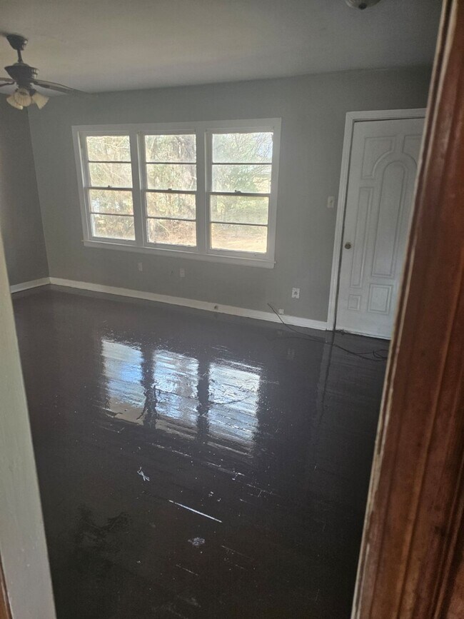 Foto del edificio - 540 Clubview Dr