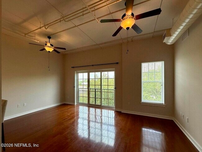 Foto del edificio - 1661 Riverside Ave