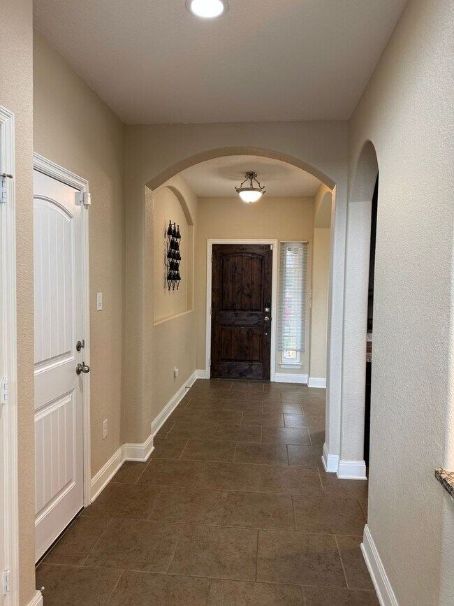 Foto del edificio - 517 Whittmen Ave