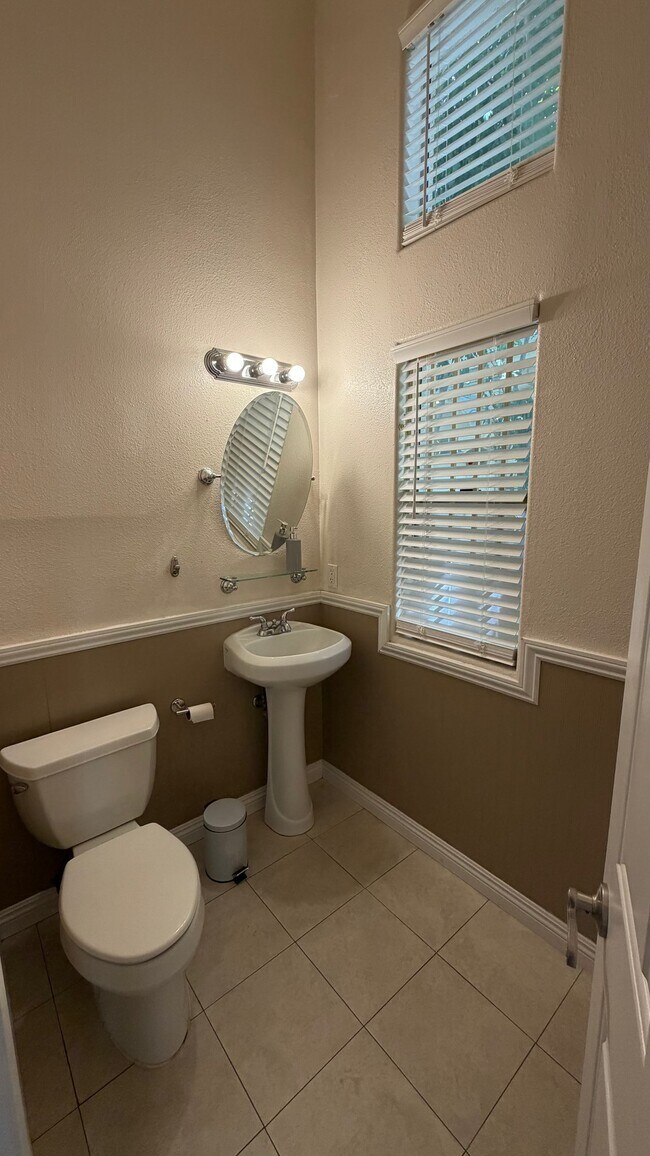 Foto del edificio - 15754 Devonshire St