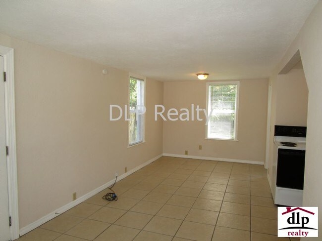 Building Photo - 212 N Hollywood Ave