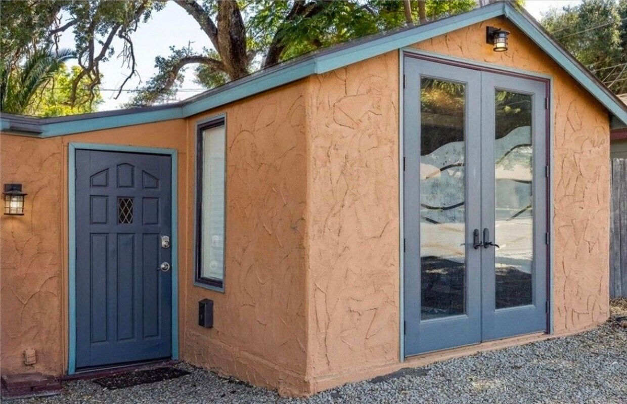 Foto principal - 1 bedroom 1 bath cottage
