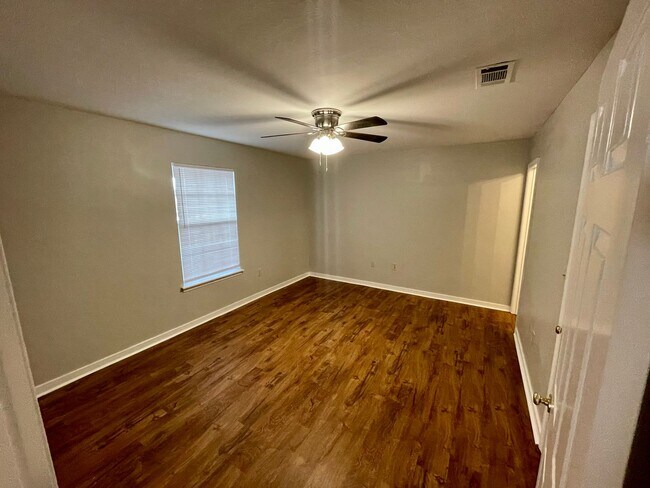 Foto del edificio - 2 Bed 2 Bath home in Brandon