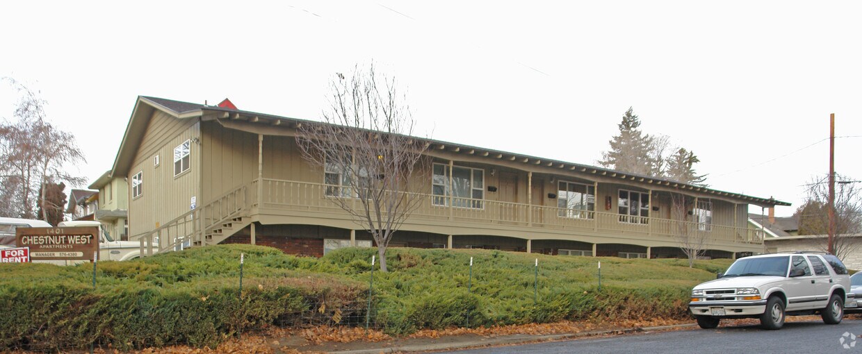 Foto principal - 1401 W Chestnut Ave