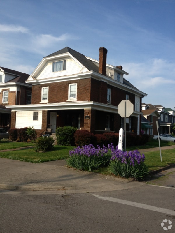 Building Photo - 1003 8th St