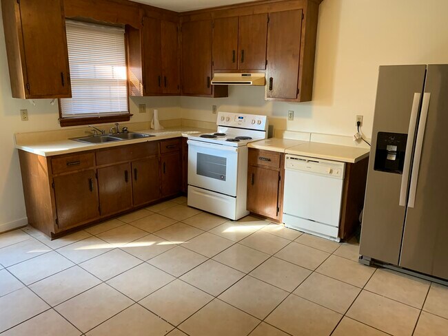 Kitchen - 116 Orchard Ln