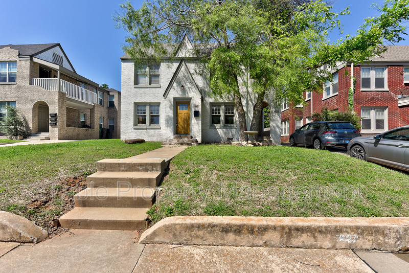 Primary Photo - 1833 N Gatewood Ave