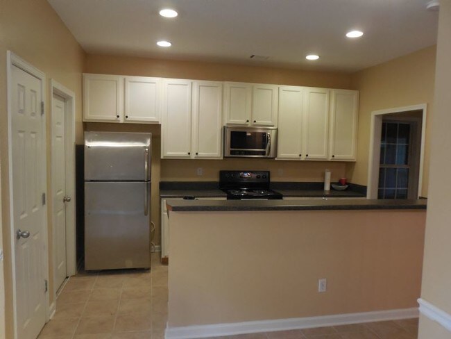 Foto del edificio - 290 Holly Rd NW
