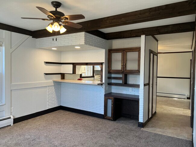 Breakfast Bar - 24 Norris Ave