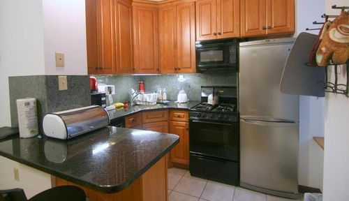 Building Photo - 152 W 80th St