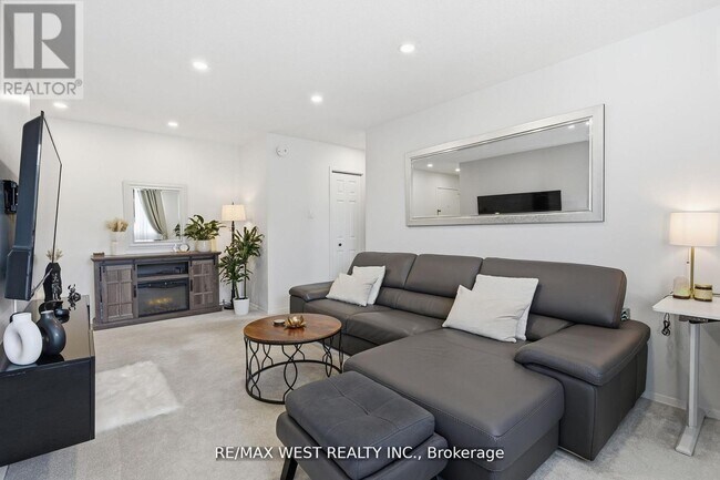 Photo du bâtiment - 2485 Woking Crescent