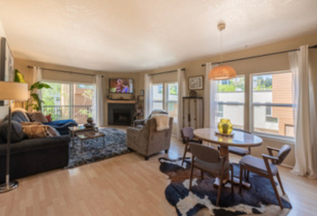 LIVING TO LANAI - 1441 SW Clay St