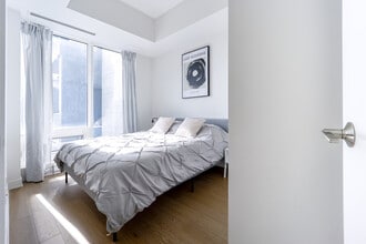 Building Photo - 1188 Rue Saint-Antoine O
