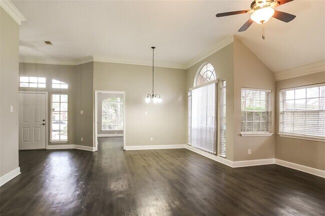 Foto del edificio - 5450 Fern Park Dr