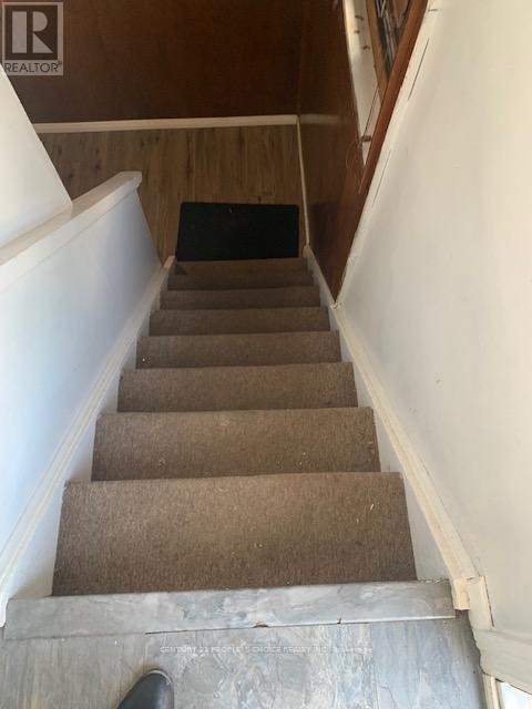 Building Photo - 1393 Selkirk Ave