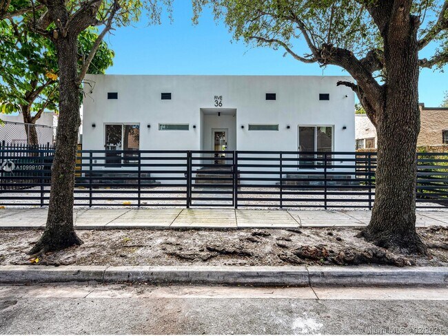 Building Photo - 536 NW 42nd St