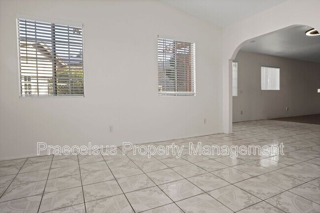 Building Photo - 1696 Shooting Star Ct