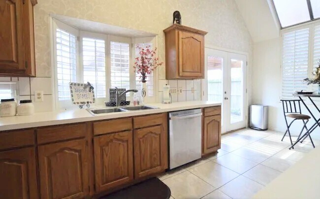 Foto del edificio - 2922 Double Lake Dr