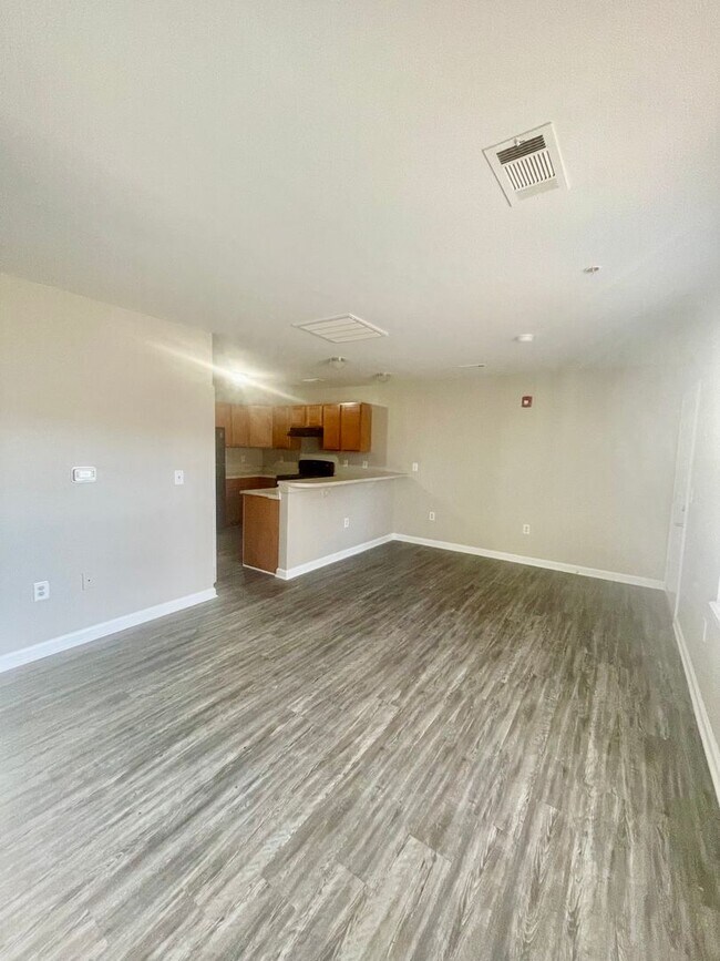 Foto del edificio - 2204 Catherine Simmons Ave