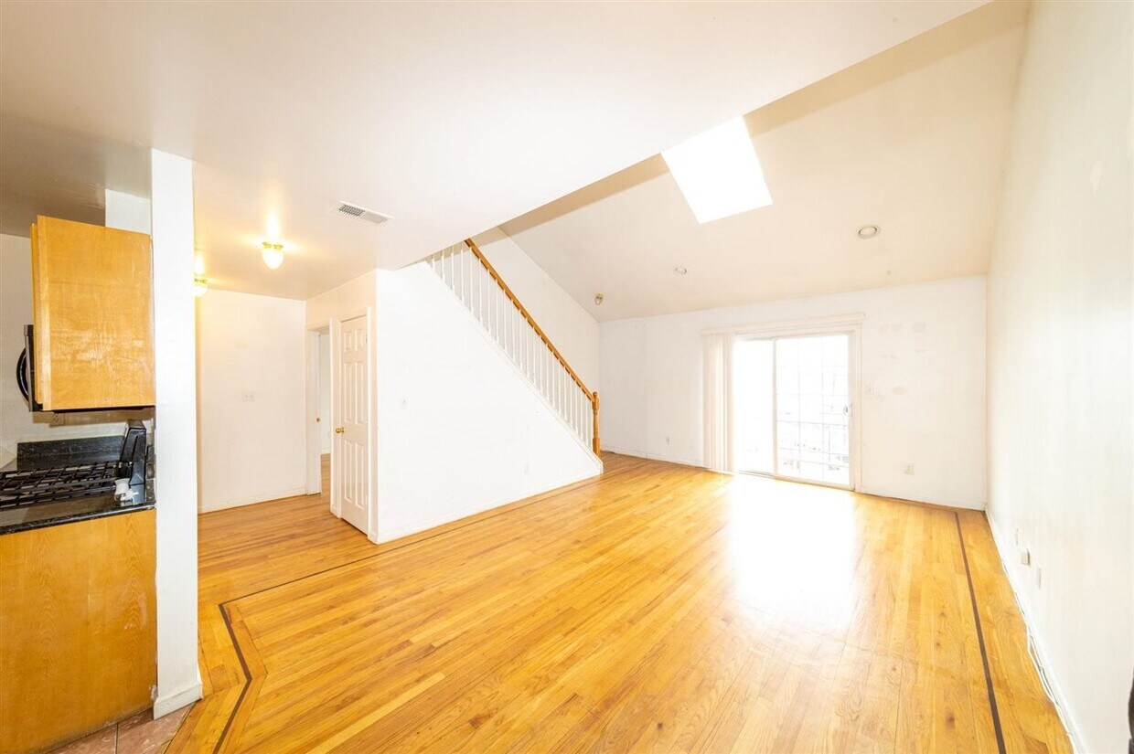 Primary Photo - 55 Western Ave
