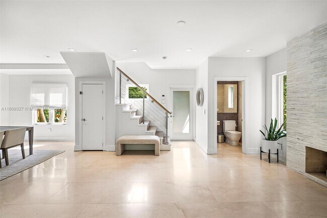 Building Photo - 775 W 49th St