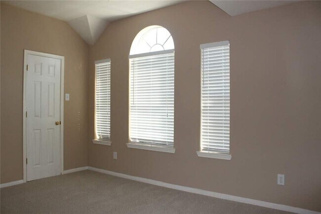 Foto del edificio - 4915 Taylor Lake Ct