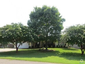 Building Photo - 105 Royalty Ct