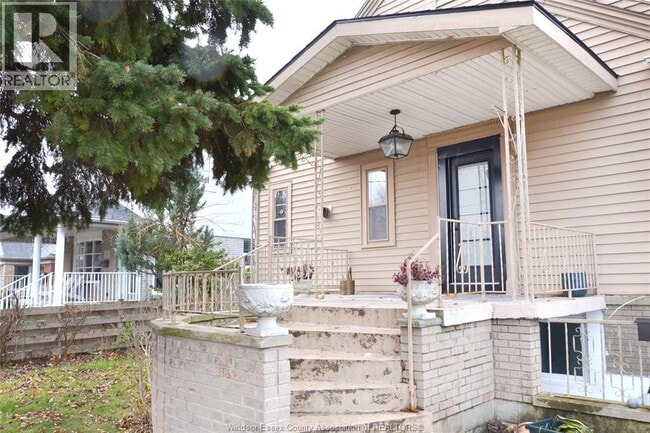 Building Photo - 201 St Rose Ave