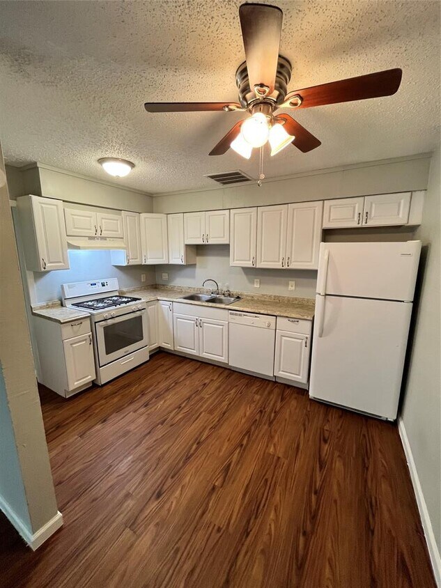 Foto principal - 4906 West Gate Blvd
