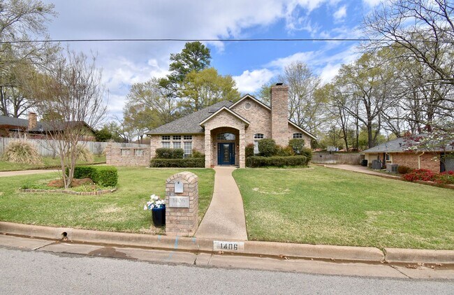 Foto del edificio - Stunning Home in the Heart of Tyler! 3bd 2...