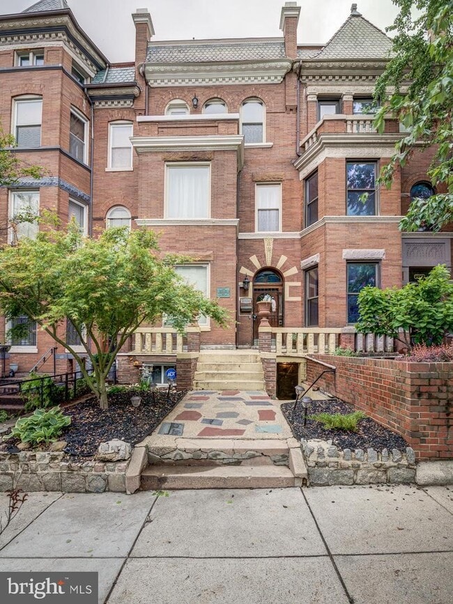 Building Photo - 2324 1st St NW