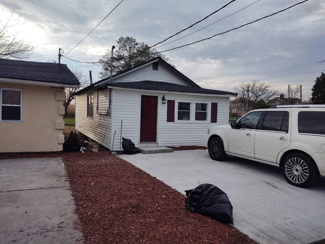 Primary Photo - 10 Kissam Ave