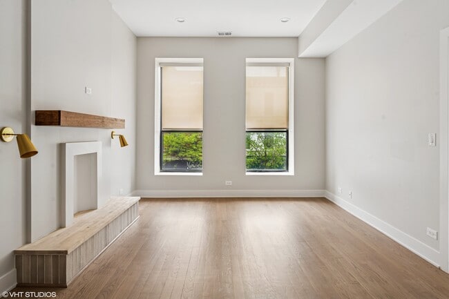 Building Photo - 2119 N Clark St