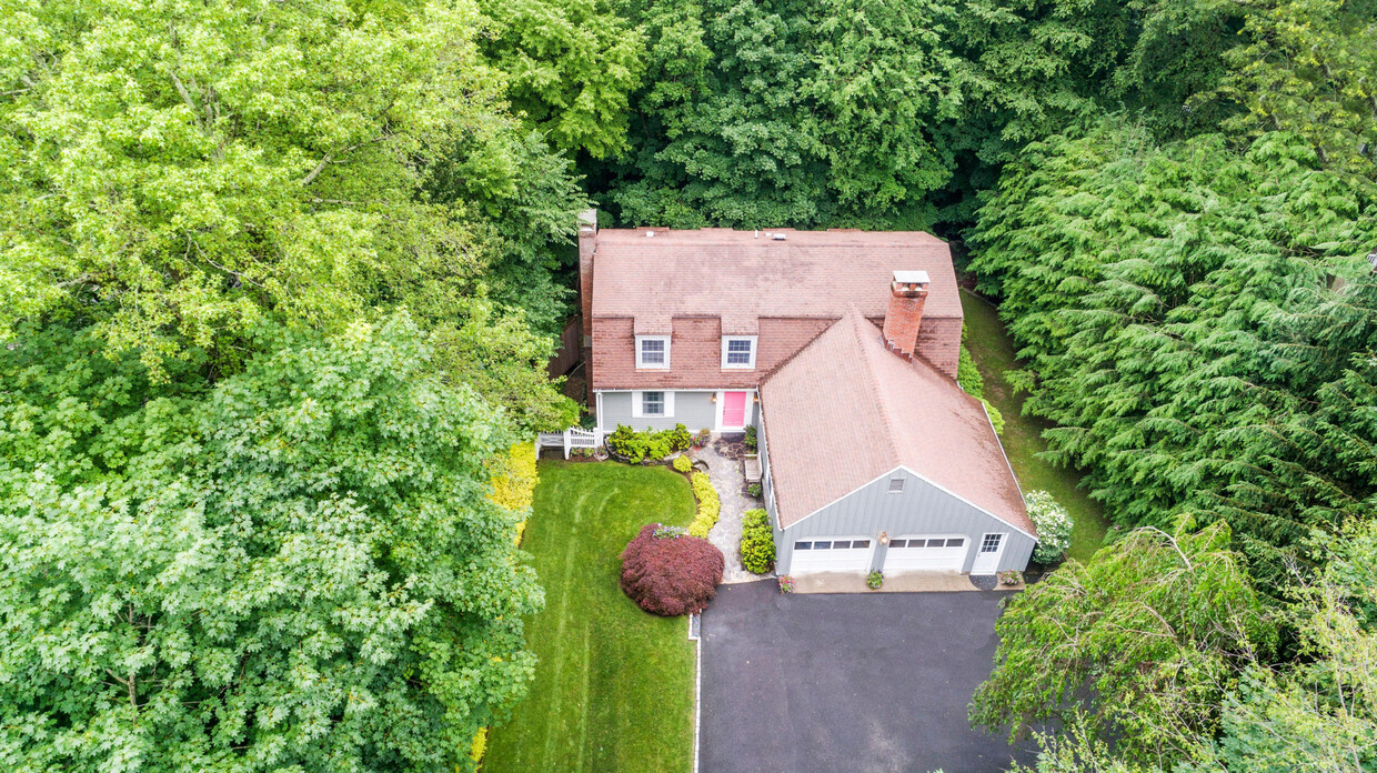 Primary Photo - 123 Tokeneke Rd