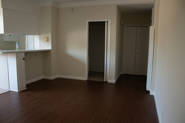 Foto del edificio - 303 S Commonwealth Ave