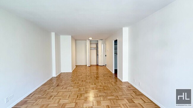 Foto del edificio - EAST 49 STREET