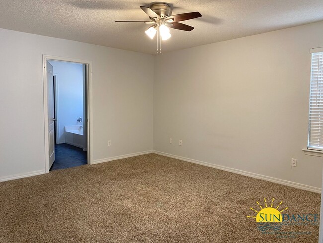 Building Photo - Beautiful 3 Bedroom Home in Navarre