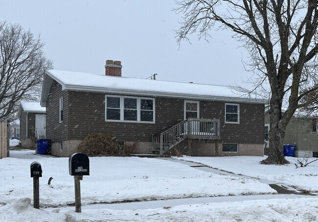 Foto del edificio - 120 Railroad St