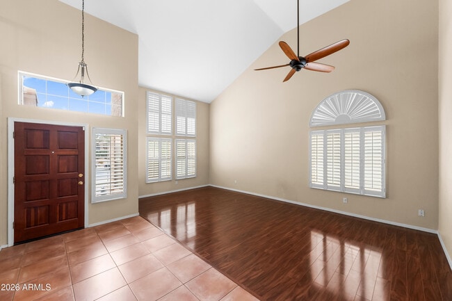 Building Photo - 1227 E Glenhaven Dr