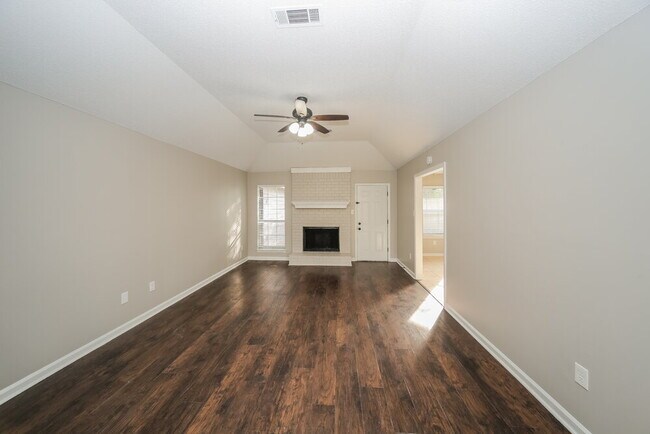 Foto del edificio - 5411 Corner Oak Dr