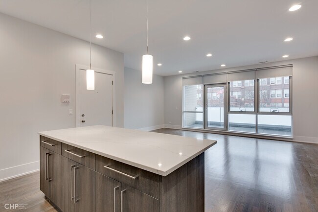 Building Photo - 1812 N California Ave