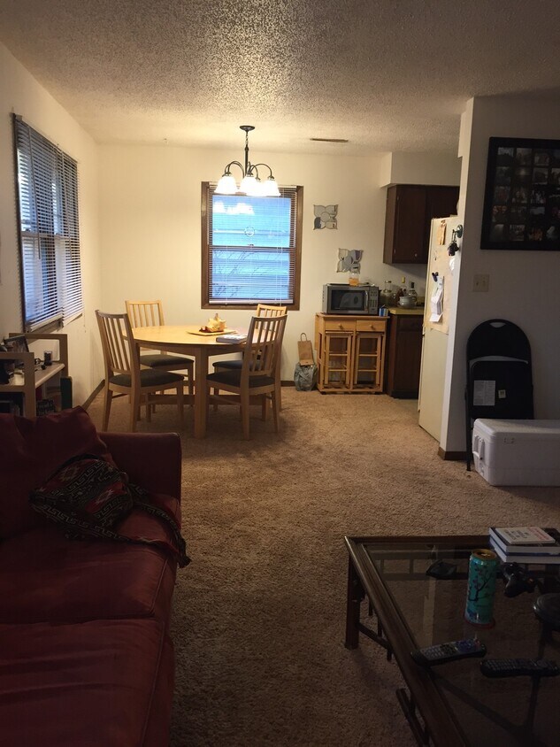 Dining Area - 209 E 6th St