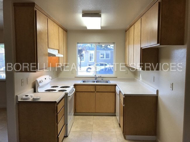Building Photo - Very clean 3 bedroom 2 bath for Rent!