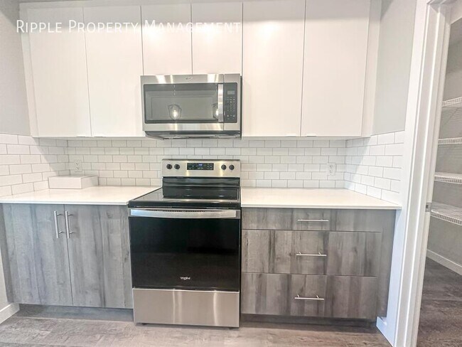 Photo du bâtiment - BRAND NEW 2 BEDS/ 2 BATHS CONDO IN THE COM...