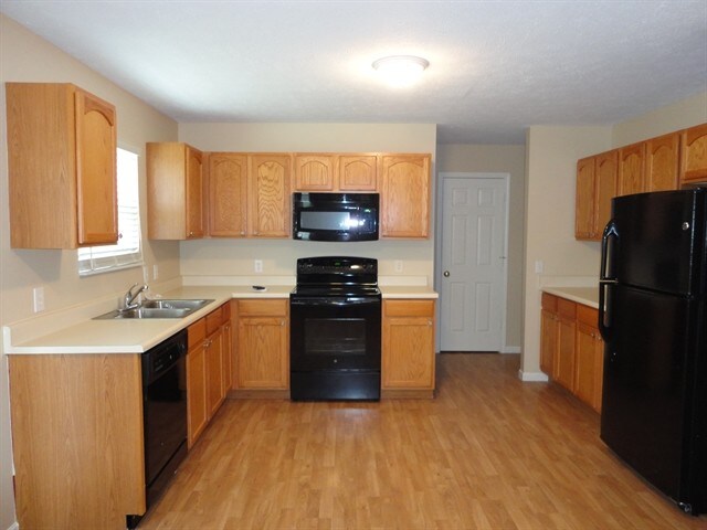 Building Photo - 1638 Blackmore Drive