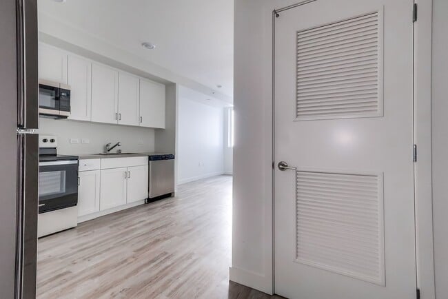 Building Photo - Crenshaw Lofts