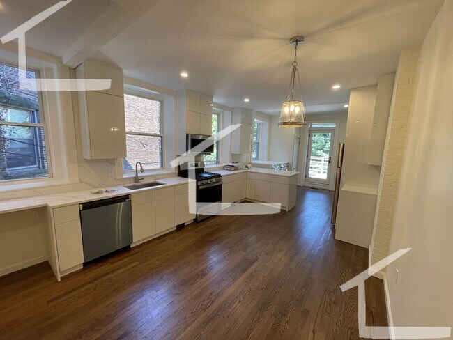 Foto del edificio - Avl Now - No Fee! Massive luxury Brookline townhouse 4BR/2.5BA
