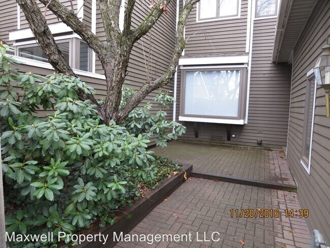 Building Photo - 2 br, 2.5 bath House - 14 Collins Terrace