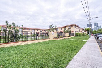 Building Photo - 637 SW 11th St