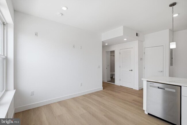 Building Photo - 3637 N 16th St